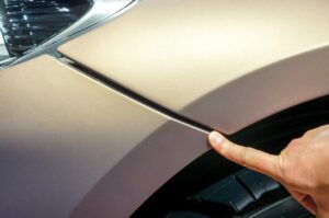 Achat d'une voiture d'occasion : le top 15 des critères à ne pas négliger ! 8 Aile et pare choc de voiture non aligné