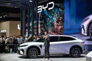 Ventes de voitures électriques : BYD repasse derrière Tesla