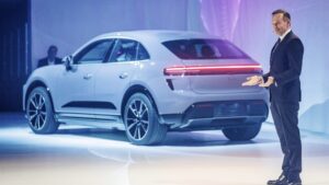 Les premiers Porsche Macan électriques sortent des chaînes de montage