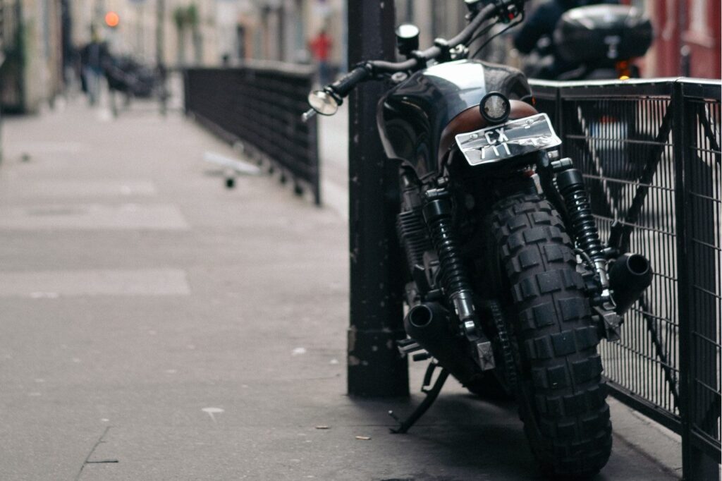 Stationnement gratuit : l'astuce des motards parisiens 49 paris stationnement deux roues