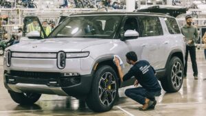 En attendant ses prochains SUV, Rivian continue de progresser sur le marché de l’électrique