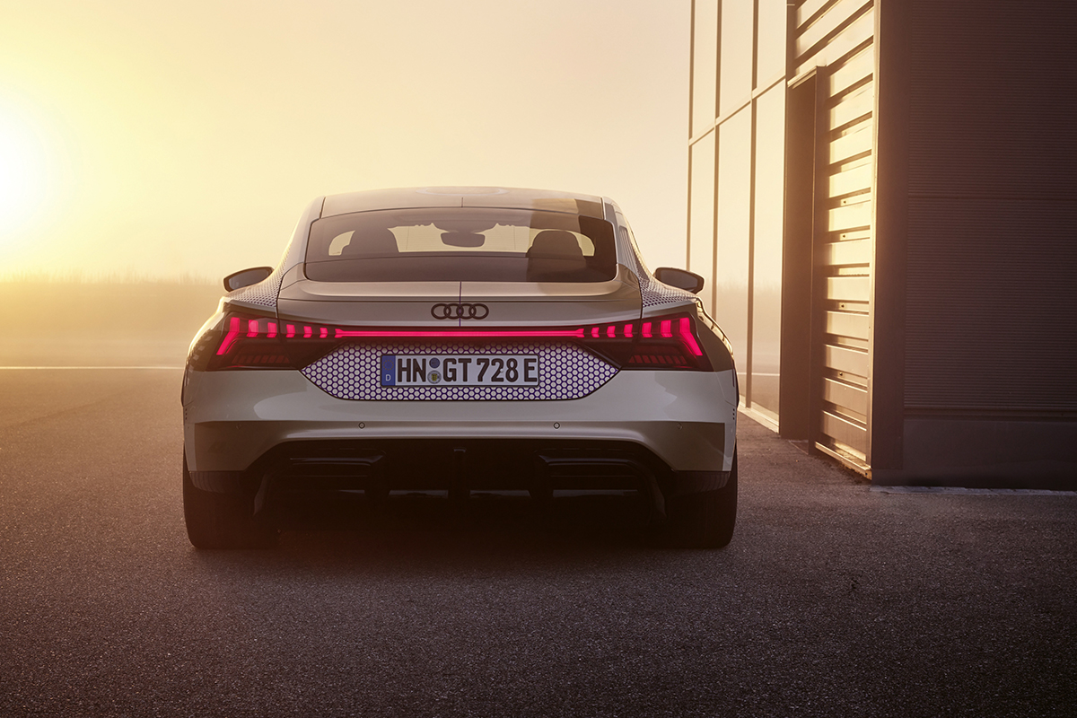 L'avenir des voitures de sport allemandes : Audi e-Tron GT, Mercedes AMG GT hybride et BMW. 1 Audi e-Tron GT Performance