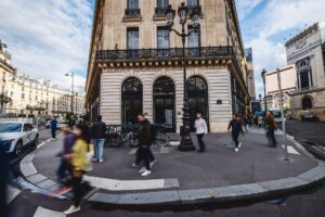 Découverte du Cadillac City – La marque américaine se prend pour Apple avec son show room parisien