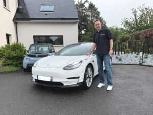 Témoignage – Ce médecin se rend chez ses patients en Tesla Model 3 Performance