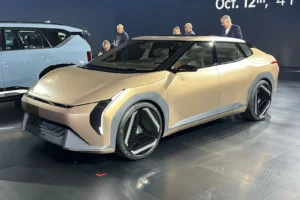 Vidéo – Kia EV4 : les prototypes de la berline électrique sont déjà sur la route