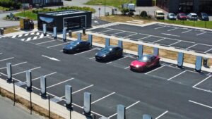 Découvrez où Tesla ouvre une énorme station de Superchargeurs V4 avec un équipement inédit !