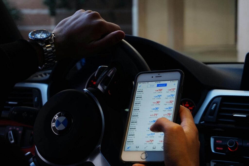 Téléphone au volant à l'arrêt : autorisé ou pas ? 33 Téléphone Au Volant