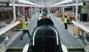 Les ventes baissent, Tesla stoppe la production du Model Y