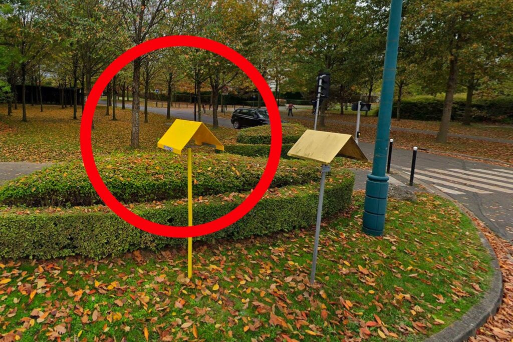 Poteau triangle jaune : quel danger au bord de la route ? 2 Triangle Jaune Panneau