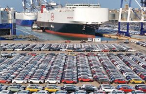 Les voitures électriques chinoises paralysent les ports européens : une crise sans précédent