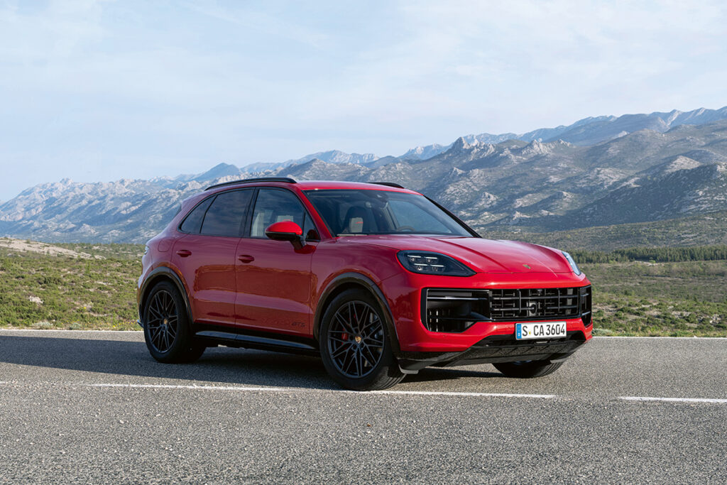 Le prix du badge Porsche Cayenne GTS. 135 Porsche Cayenne GTS, le prix du badge.