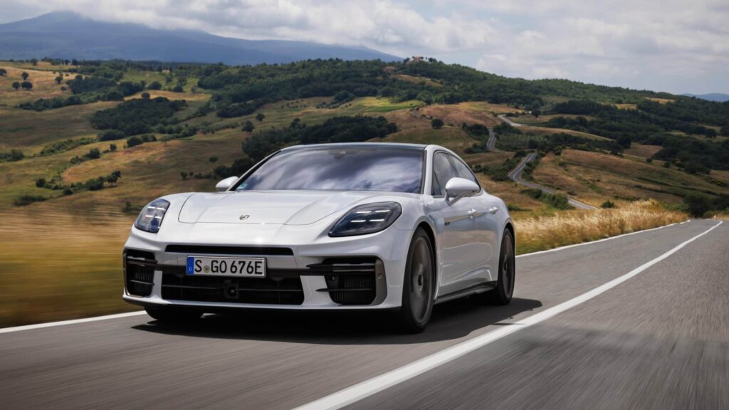 Nouvelle version ultra performante de la Panamera hybride rechargeable Porsche 31 Porsche : une nouvelle version ultra performante de la Panamera hybride rechargeable