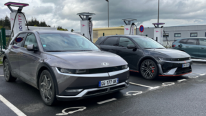 Pourquoi les acheteurs de voitures électriques sont-ils moins fidèles à une marque ?