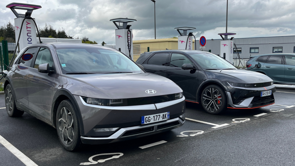 Acheteurs de voitures électriques moins fidèles a une marque : pourquoi ? 101 Pourquoi les acheteurs de voitures électriques sont-ils moins fidèles à une marque ?