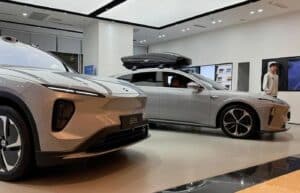 Une nouvelle marque de voitures électriques veut faire trembler Tesla en France et en Europe