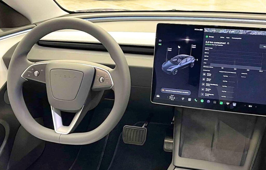 Tesla Banni des Auto-Écoles pour une Fonctionnalité Trop Innovante 18 Tesla banni des auto-écoles pour une fonctionnalité jugée trop innovante