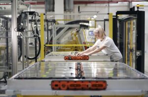 En 15 ans, le coût des batteries des voitures électriques a baissé de 90 % !