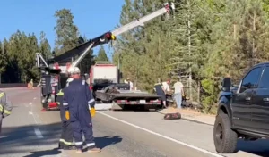 Un Tesla Semi prend feu sur une autoroute