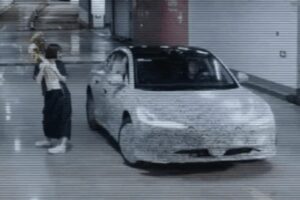 Vidéo – Cette voiture électrique chinoise se gare d’une manière surprenante