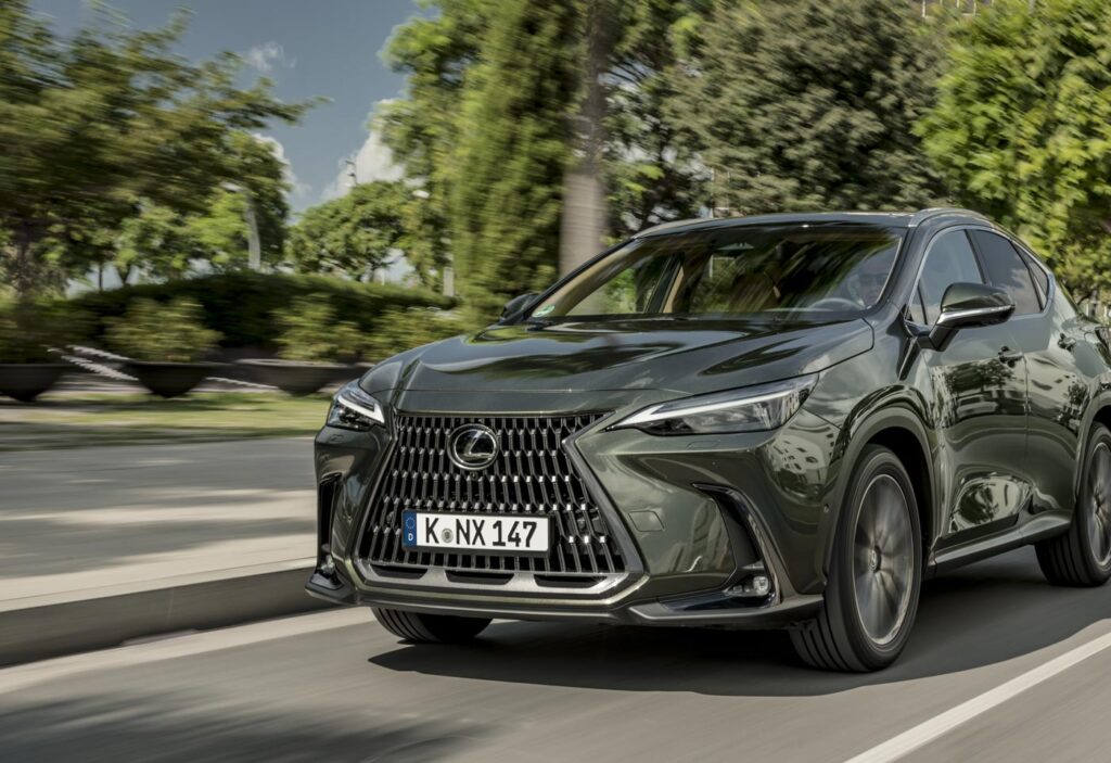 SUV hybride premium Lexus NX : confort et connectivité 18 Lexus NX : un SUV hybride premium qui associe confort et connectivité