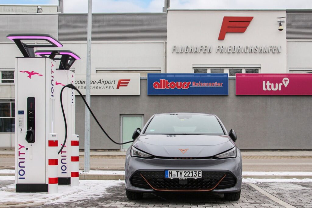 Le coût des batteries en chute libre menace-t-il les voitures à essence ? 90 Voiture Electrique Ionity