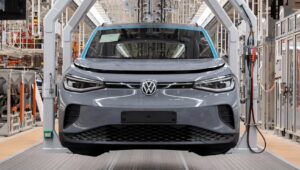 Confiant en l’avenir, Volkswagen veut augmenter la production de voitures électriques