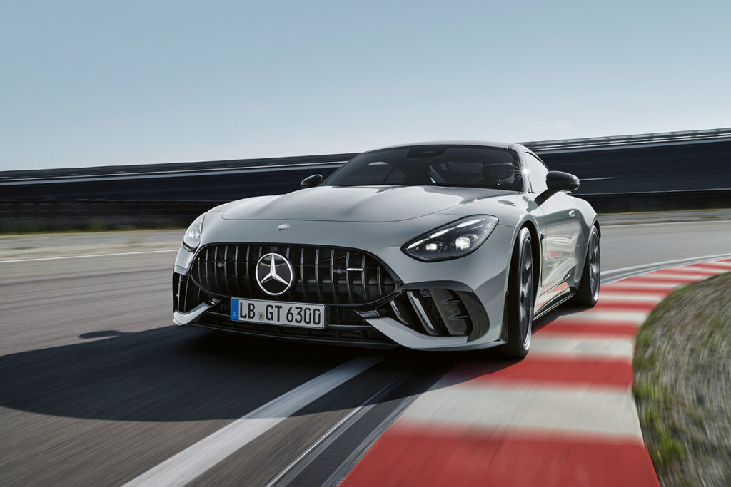 La Mercedes-AMG GT 63 PRO: Pour les amateurs de courses 142 Mercedes-AMG GT 63 PRO, Pour les pistards