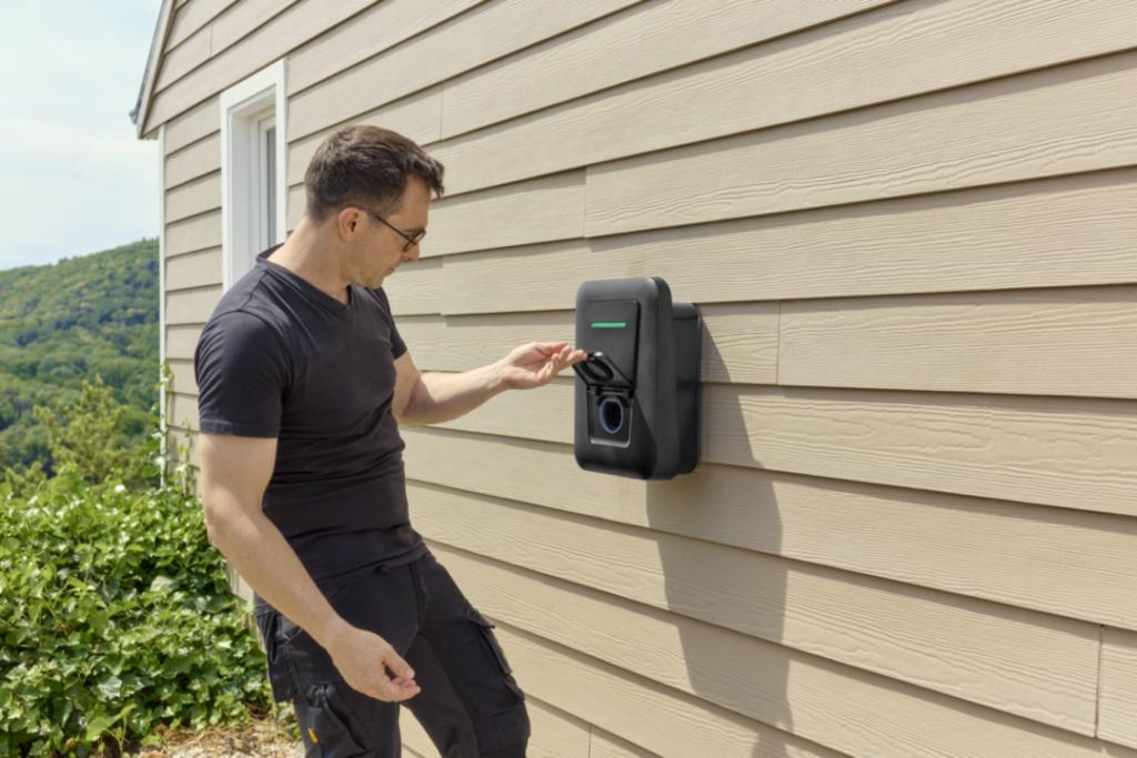 Hager lance une nouvelle borne de recharge ultra compacte