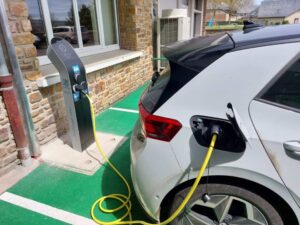 Le Crédit Agricole et EDF veulent davantage de bornes de recharge dans les territoires ruraux