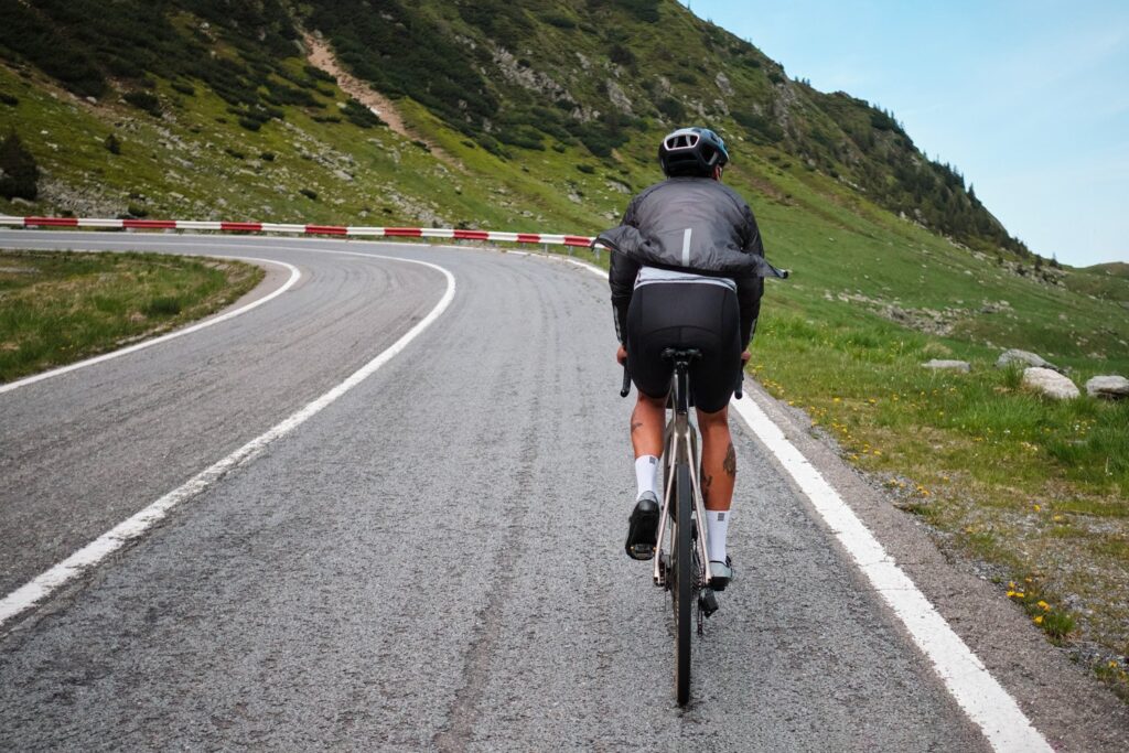 Traverser la ligne continue pour dépasser un vélo : possible ? 5 Cycliste Route Velo