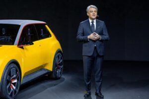 Quotas de CO2 pour 2025 : les patrons de Renault et Stellantis s’opposent !