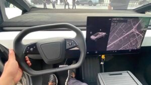 Conduite autonome : Elon Musk a une drôle d’idée pour faire évoluer le volant des Tesla