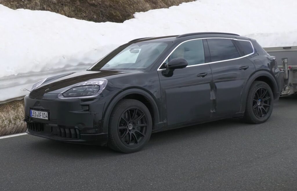 Repérer la montée en puissance du SUV de luxe électrique Porsche Cayenne 151 Le Porsche Cayenne électrique repéré sur la route : à quoi faut-il s