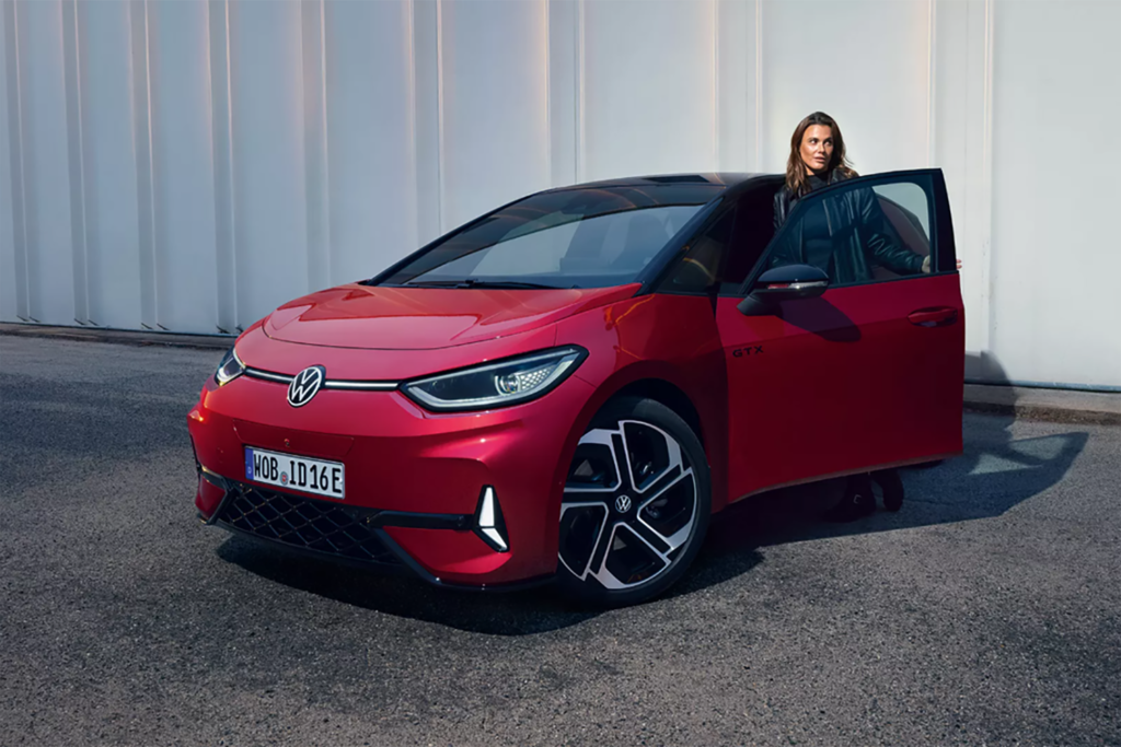 Fin des voitures thermiques en 2035 : un sondage révèle l'écart d'avis entre jeunes et boomers 111 Volkswagen ID3 GTX 2024