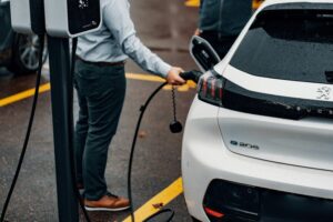 Peugeot Stellantis Voiture électrique Recharge