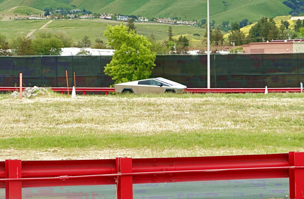 Tesla : découvrez ce qui a été aperçu sur la piste d’essai avant les premières livraisons 150 https://rouleur-electrique.fr/tesla-devinez-ce-qui-a-ete-apercu-sur-la-piste-dessai-juste-avant-les-premieres-livraisons/