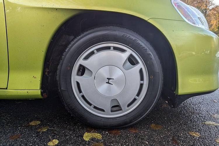 Essai-Retro-Honda-Insight-2000-09 1736881405 469 Essai retro La Honda Insight soucoupe volante ecologique