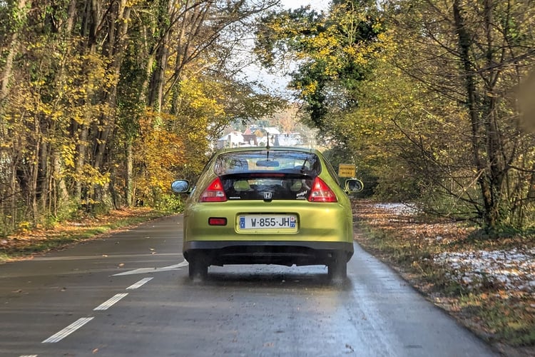 Essai-Retro-Honda-Insight-2000-10 1736881406 483 Essai retro La Honda Insight soucoupe volante ecologique