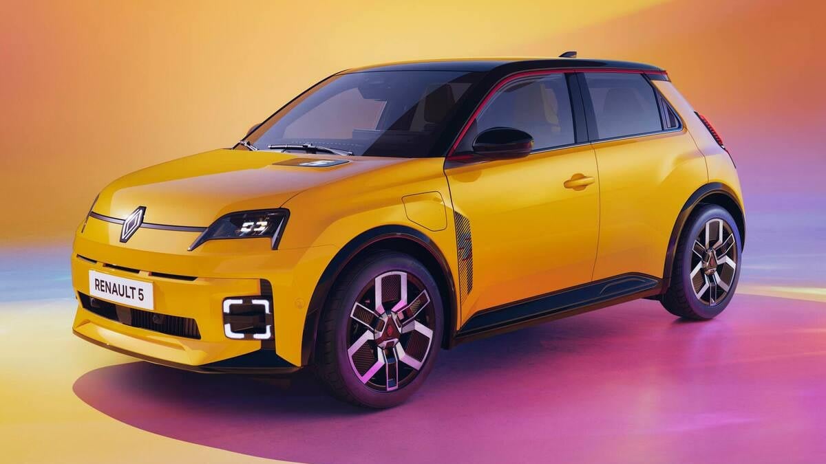 Ces hybrides Renault explosent : 45% de ventes en 2024 pendant que l’Europe s'effondre ! 2 Renault 5 E-Tech élu Voiture de l’année 2025 en Europe