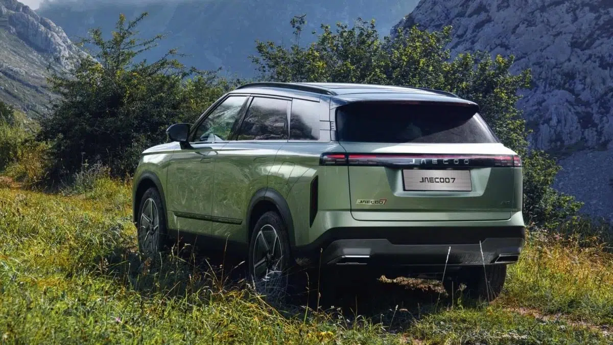 Ce SUV japonais de la taille du Toyota RAV4 révèle une incroyable surprise hybride ! 6