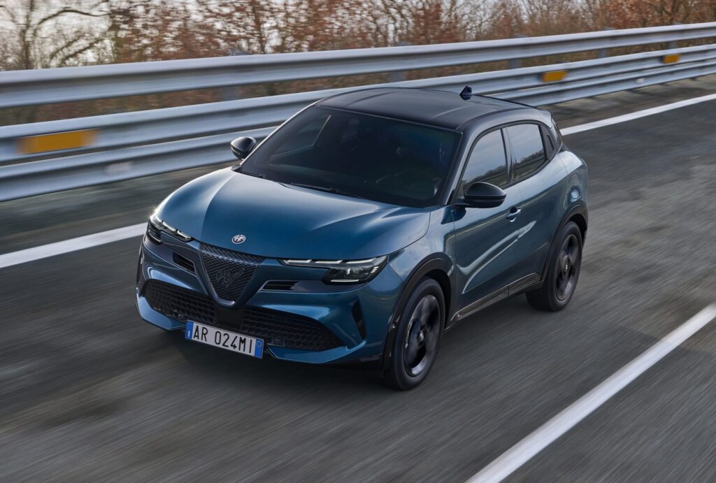 L'Alfa Romeo Junior hybride disposera d'une version à 4 roues motrices 8 Alfa Romeo Junior (Milano)