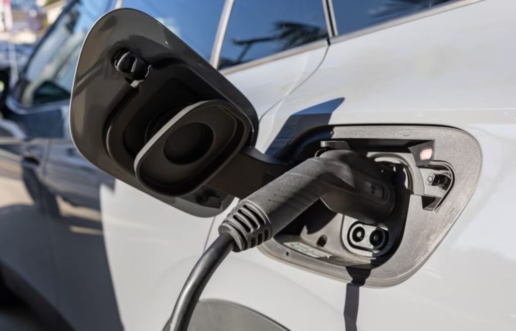 Cette baisse historique des prix de l'électricité va changer la vie des conducteurs de voitures ! 138 Tarifs d