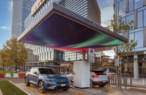 Pourquoi les voitures électriques peinent à s