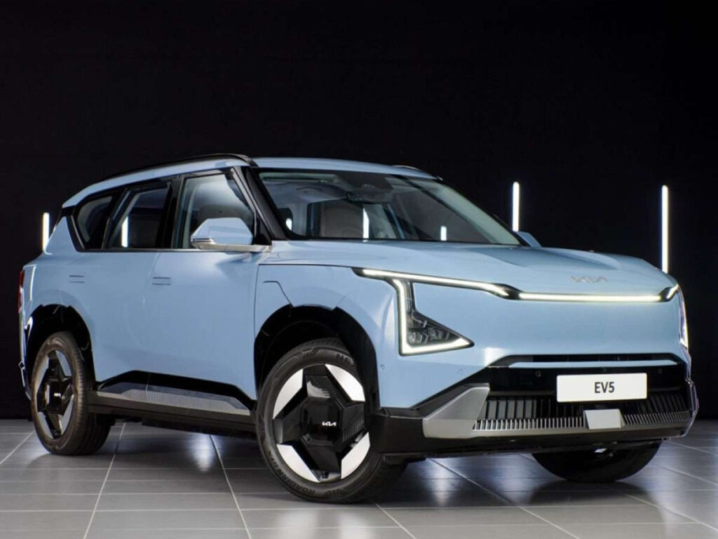 Cette voiture électrique à moins de 20 000 euros va bouleverser le marché ! Découvrez-la ! 247 Voiture électrique : le Kia EV5, un SUV compact qui défie