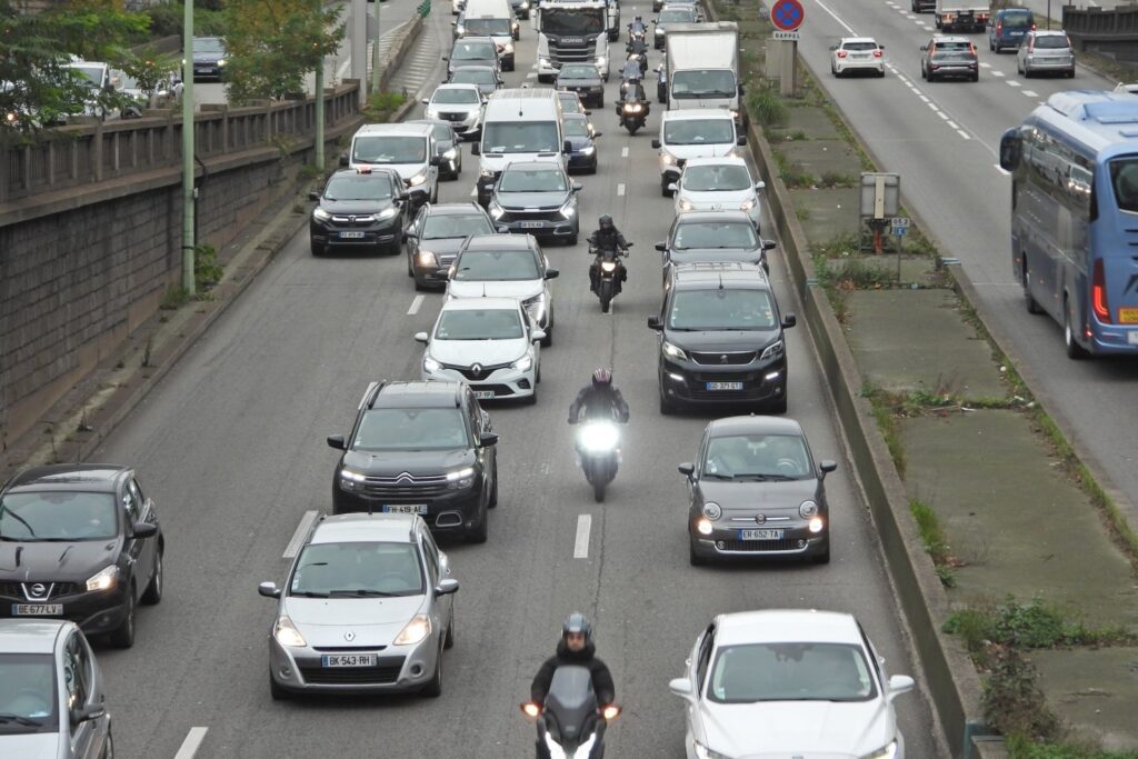 Surprise pour les motards : l'avenir de l'interfile dévoilé pour 2025 84 Interfiles