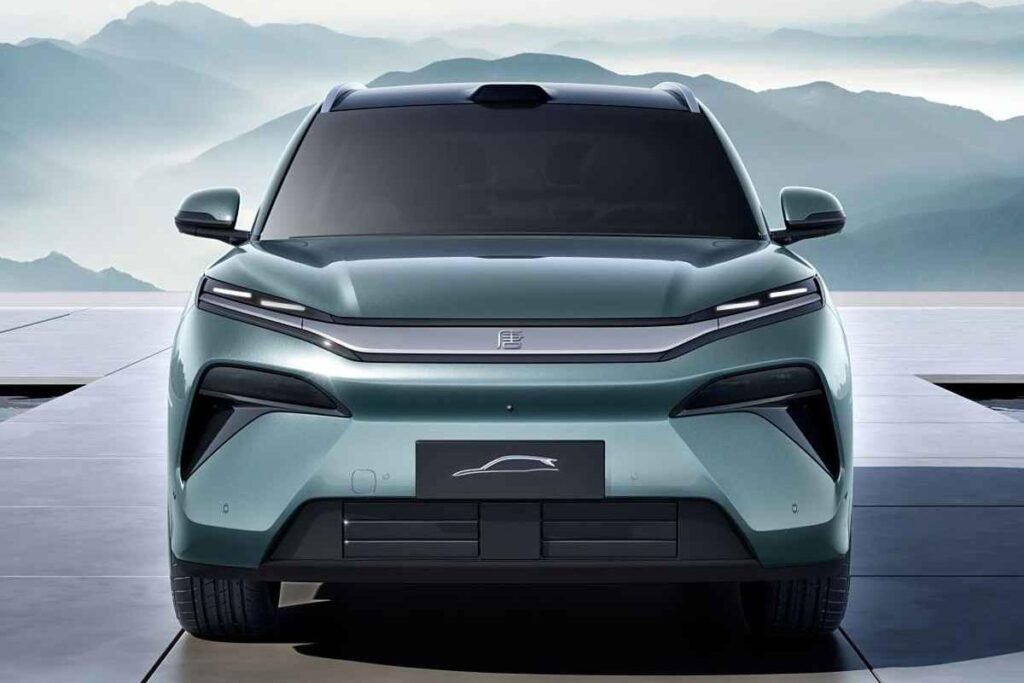 Cette nouvelle berline et ce SUV BYD : plus de 1000 ch qui vont bouleverser votre passion ! 34 Ces nouvelles électriques chinoises dépassent les 1000 ch : le luxe version BYD