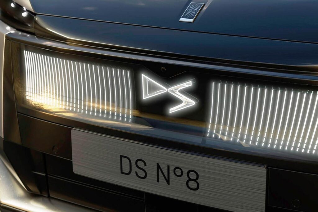 Cette révolution électrique : 70 ans après la mythique DS 19, découvrez le nouveau luxe français ! 39 De la DS 19 à l