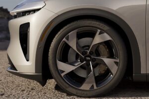 700 km avec une seule charge : ce SUV électrique repousse les limites