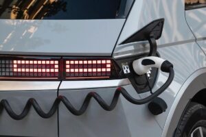 Acheter une voiture électrique ou hybride rechargeable d’occasion