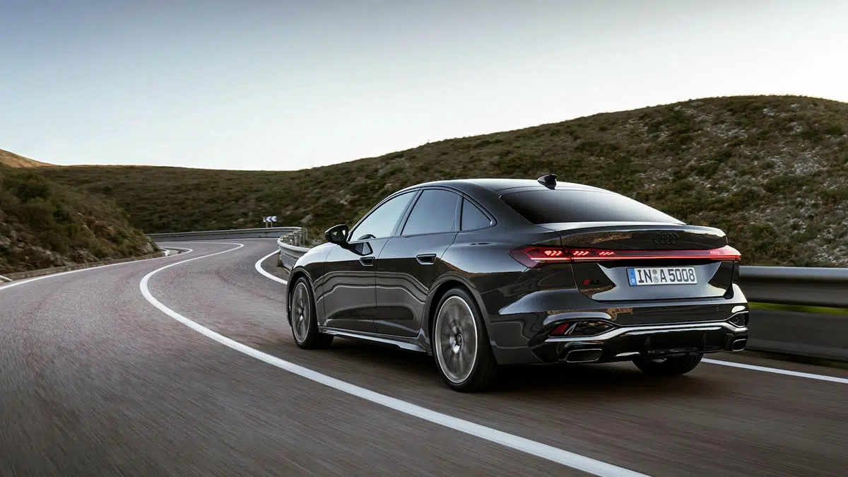 Cette décision choquante d'Audi : les voitures classiques reprennent le devant de la scène ! 4 Audi A5 2025, coupé diesel élégant avec calandre Singleframe et design aérodynamique.